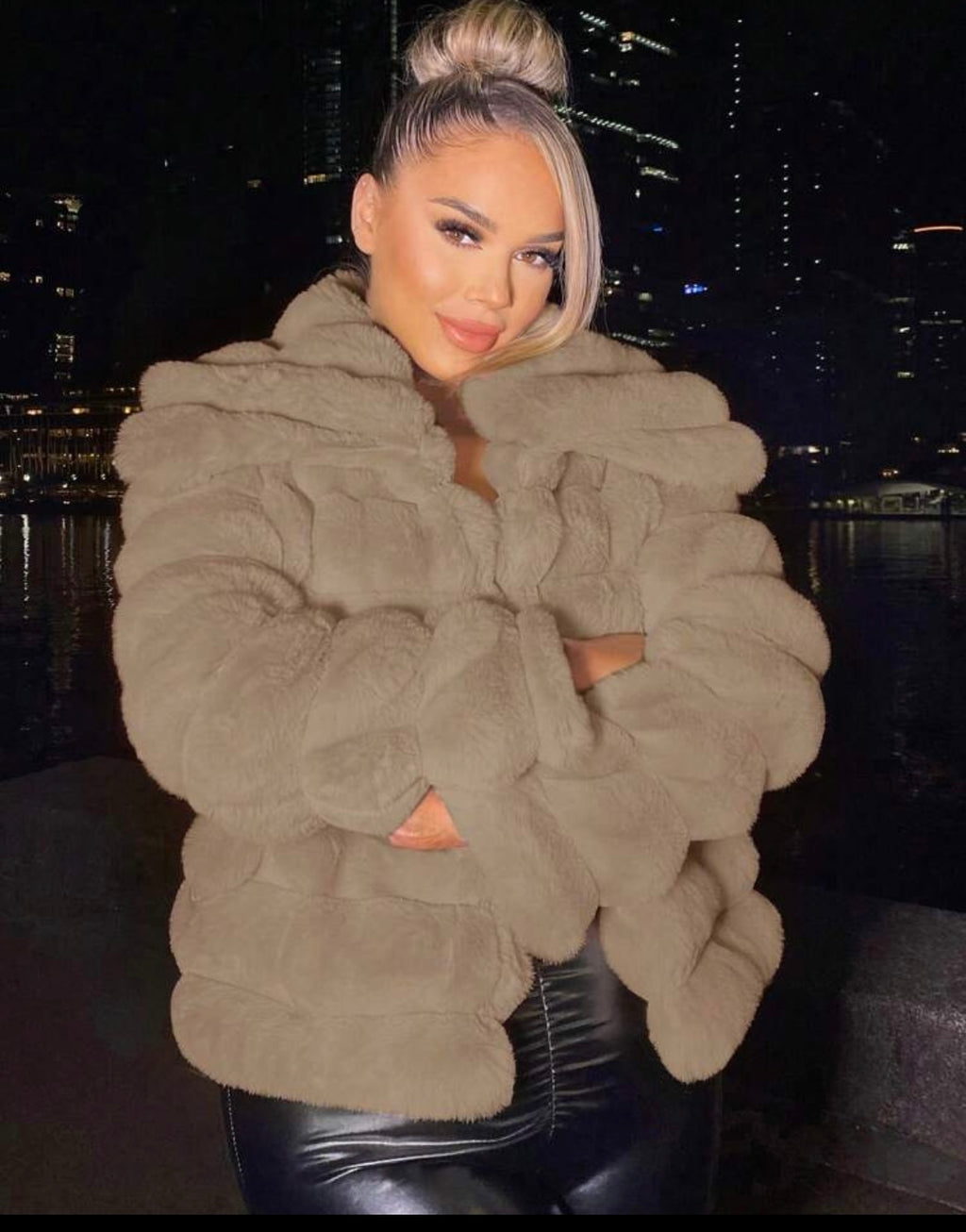 Women Sophisticated￼Fur Coats