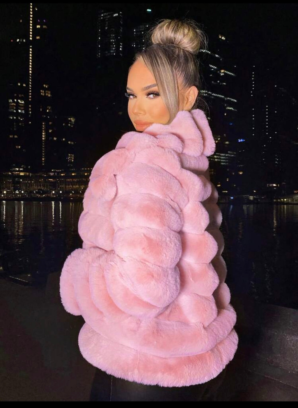 Women Sophisticated￼Fur Coats