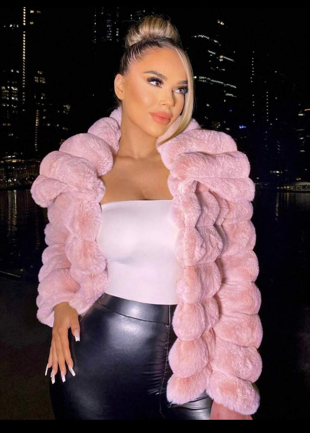 Women Sophisticated￼Fur Coats
